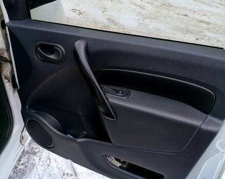 Белый Рено Кенгу, объемом двигателя 1.5 л и пробегом 253 тыс. км за 8300 $, фото 8 на Automoto.ua