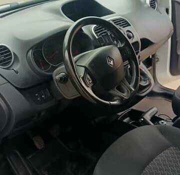 Белый Рено Кенгу, объемом двигателя 1.5 л и пробегом 303 тыс. км за 6000 $, фото 13 на Automoto.ua