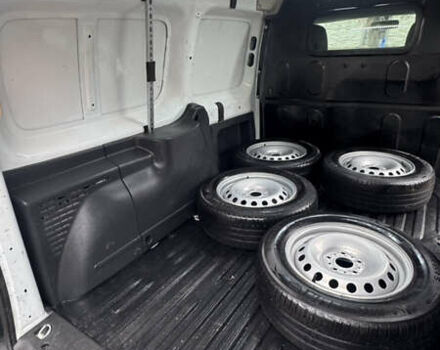 Белый Рено Кенгу, объемом двигателя 1.46 л и пробегом 234 тыс. км за 7700 $, фото 12 на Automoto.ua