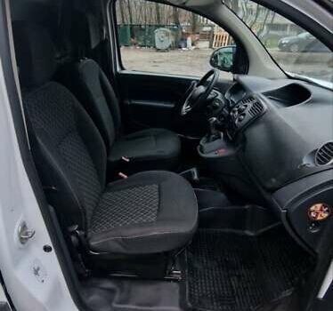 Белый Рено Кенгу, объемом двигателя 1.5 л и пробегом 340 тыс. км за 4050 $, фото 12 на Automoto.ua