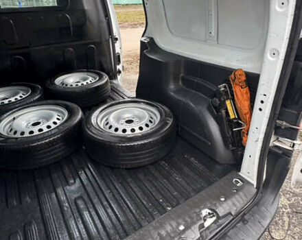 Белый Рено Кенгу, объемом двигателя 1.46 л и пробегом 234 тыс. км за 7700 $, фото 11 на Automoto.ua