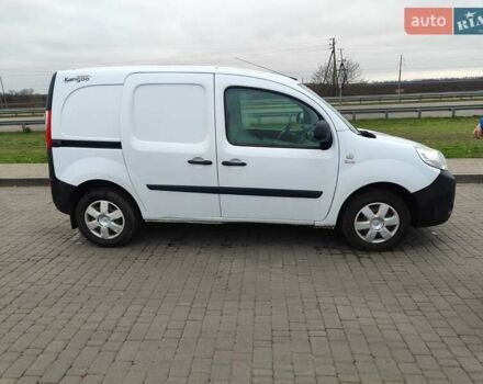 Белый Рено Кенгу, объемом двигателя 1.5 л и пробегом 325 тыс. км за 7500 $, фото 2 на Automoto.ua