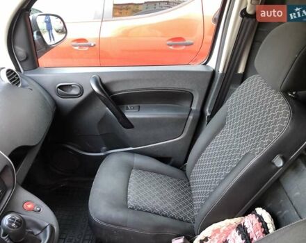 Рено Кєнгу 2014 у Василькове на Automoto.ua Білий Рено Кєнгу, об'ємом двигуна 1.46 л та пробігом 205 тис. км за 7800 $, фото 14 на Automoto.ua