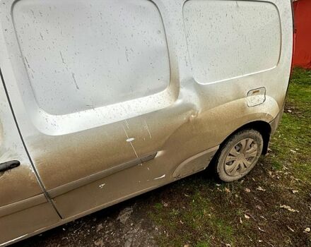 Білий Рено Кєнгу, об'ємом двигуна 1.5 л та пробігом 370 тис. км за 4300 $, фото 4 на Automoto.ua