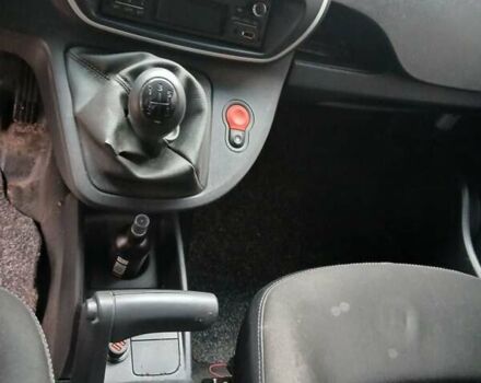 Белый Рено Кенгу, объемом двигателя 1.46 л и пробегом 200 тыс. км за 6800 $, фото 10 на Automoto.ua