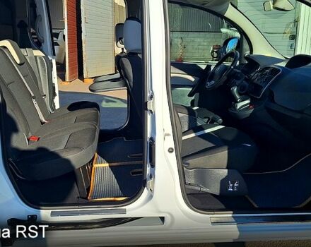 Білий Рено Кєнгу, об'ємом двигуна 1.5 л та пробігом 64 тис. км за 12500 $, фото 10 на Automoto.ua