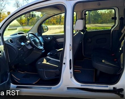 Білий Рено Кєнгу, об'ємом двигуна 1.5 л та пробігом 64 тис. км за 12500 $, фото 8 на Automoto.ua