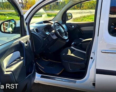 Білий Рено Кєнгу, об'ємом двигуна 1.5 л та пробігом 64 тис. км за 12500 $, фото 7 на Automoto.ua