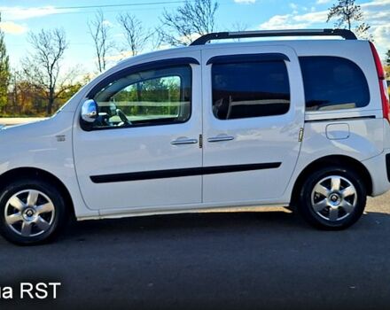 Білий Рено Кєнгу, об'ємом двигуна 1.5 л та пробігом 64 тис. км за 12500 $, фото 3 на Automoto.ua