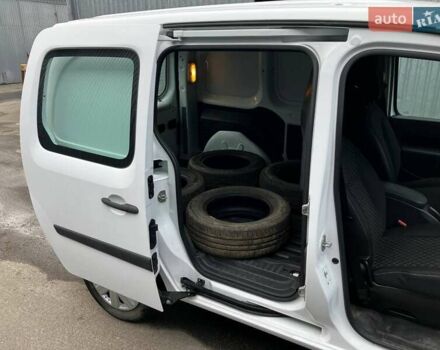 Белый Рено Кенгу, объемом двигателя 1.5 л и пробегом 175 тыс. км за 9500 $, фото 9 на Automoto.ua