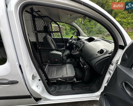 Білий Рено Кєнгу, об'ємом двигуна 1.5 л та пробігом 195 тис. км за 8200 $, фото 34 на Automoto.ua