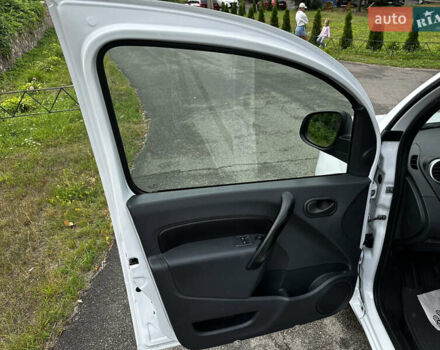 Білий Рено Кєнгу, об'ємом двигуна 1.5 л та пробігом 195 тис. км за 8200 $, фото 36 на Automoto.ua