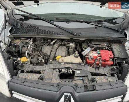 Белый Рено Кенгу, объемом двигателя 1.5 л и пробегом 205 тыс. км за 9600 $, фото 19 на Automoto.ua