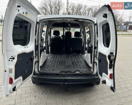 Белый Рено Кенгу, объемом двигателя 1.5 л и пробегом 205 тыс. км за 9600 $, фото 14 на Automoto.ua