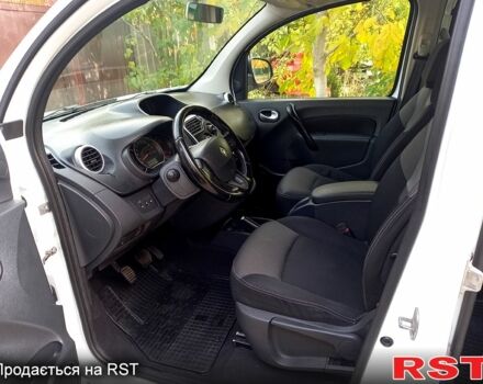 Білий Рено Кєнгу, об'ємом двигуна 1.5 л та пробігом 260 тис. км за 11550 $, фото 9 на Automoto.ua