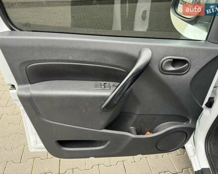 Белый Рено Кенгу, объемом двигателя 1.5 л и пробегом 205 тыс. км за 9600 $, фото 11 на Automoto.ua