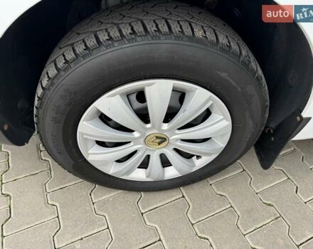 Белый Рено Кенгу, объемом двигателя 1.5 л и пробегом 205 тыс. км за 9600 $, фото 20 на Automoto.ua