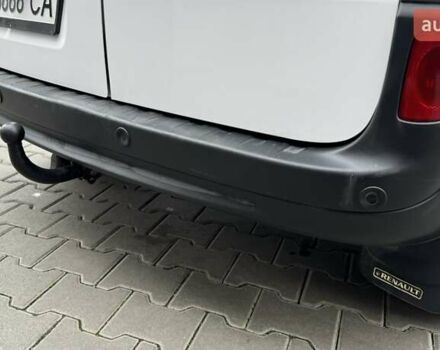 Белый Рено Кенгу, объемом двигателя 1.5 л и пробегом 205 тыс. км за 9600 $, фото 22 на Automoto.ua