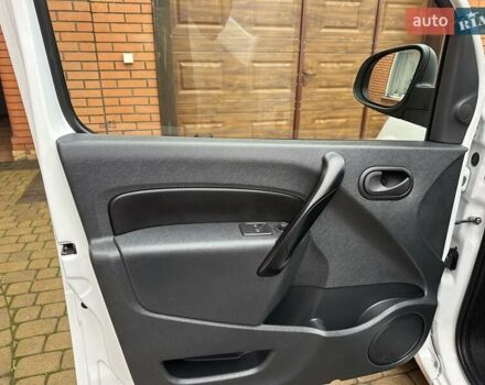 Белый Рено Кенгу, объемом двигателя 0 л и пробегом 25 тыс. км за 12400 $, фото 25 на Automoto.ua