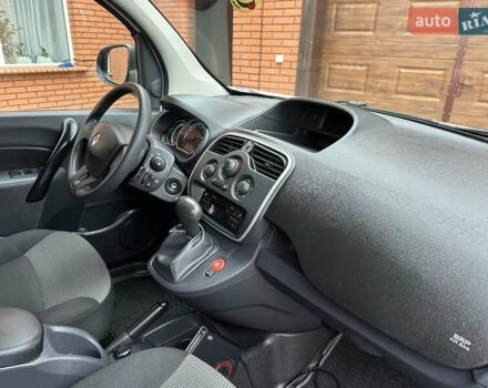 Белый Рено Кенгу, объемом двигателя 0 л и пробегом 25 тыс. км за 12400 $, фото 57 на Automoto.ua