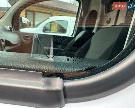 Белый Рено Кенгу, объемом двигателя 0 л и пробегом 25 тыс. км за 12400 $, фото 24 на Automoto.ua