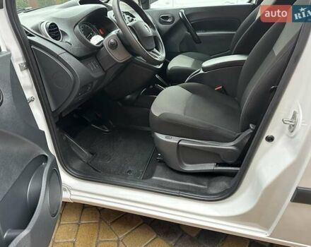 Белый Рено Кенгу, объемом двигателя 0 л и пробегом 25 тыс. км за 12400 $, фото 27 на Automoto.ua