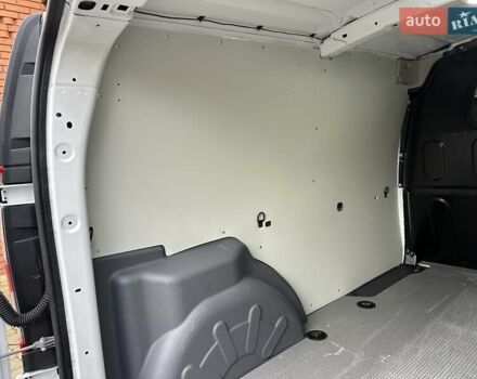 Білий Рено Кєнгу, об'ємом двигуна 0 л та пробігом 27 тис. км за 12800 $, фото 45 на Automoto.ua