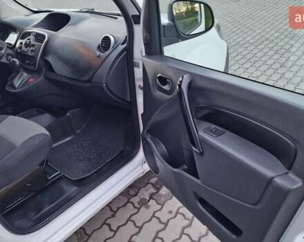 Белый Рено Кенгу, объемом двигателя 0 л и пробегом 92 тыс. км за 9600 $, фото 19 на Automoto.ua