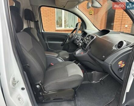 Белый Рено Кенгу, объемом двигателя 0 л и пробегом 25 тыс. км за 12400 $, фото 61 на Automoto.ua