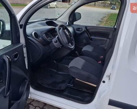 Белый Рено Кенгу, объемом двигателя 0 л и пробегом 92 тыс. км за 9600 $, фото 21 на Automoto.ua