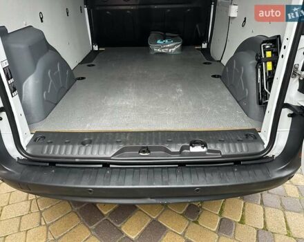 Белый Рено Кенгу, объемом двигателя 0 л и пробегом 25 тыс. км за 12400 $, фото 39 на Automoto.ua