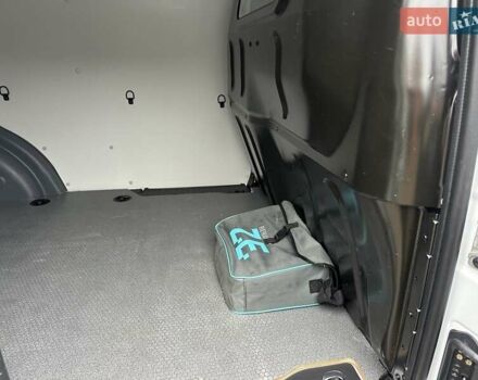 Белый Рено Кенгу, объемом двигателя 0 л и пробегом 25 тыс. км за 12400 $, фото 51 на Automoto.ua