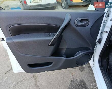 Белый Рено Кенгу, объемом двигателя 0 л и пробегом 27 тыс. км за 13100 $, фото 3 на Automoto.ua