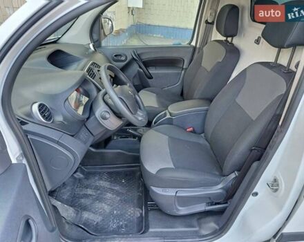 Белый Рено Кенгу, объемом двигателя 0 л и пробегом 27 тыс. км за 13100 $, фото 5 на Automoto.ua