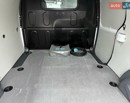 Білий Рено Кєнгу, об'ємом двигуна 0 л та пробігом 27 тис. км за 12800 $, фото 43 на Automoto.ua