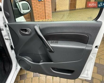 Белый Рено Кенгу, объемом двигателя 0 л и пробегом 25 тыс. км за 12400 $, фото 54 на Automoto.ua