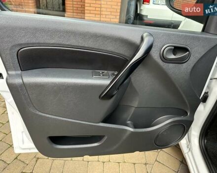 Білий Рено Кєнгу, об'ємом двигуна 0 л та пробігом 37 тис. км за 11700 $, фото 18 на Automoto.ua