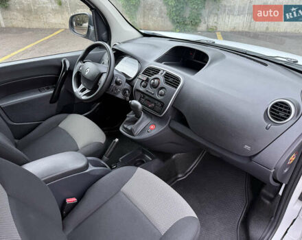 Білий Рено Кєнгу, об'ємом двигуна 1.5 л та пробігом 211 тис. км за 12999 $, фото 45 на Automoto.ua