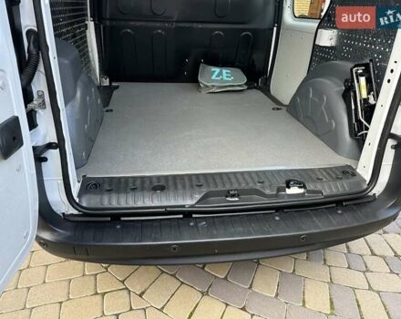 Білий Рено Кєнгу, об'ємом двигуна 0 л та пробігом 37 тис. км за 11700 $, фото 32 на Automoto.ua