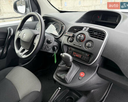 Белый Рено Кенгу, объемом двигателя 1.5 л и пробегом 212 тыс. км за 12999 $, фото 41 на Automoto.ua