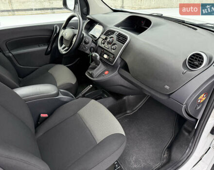 Белый Рено Кенгу, объемом двигателя 1.5 л и пробегом 212 тыс. км за 12999 $, фото 38 на Automoto.ua