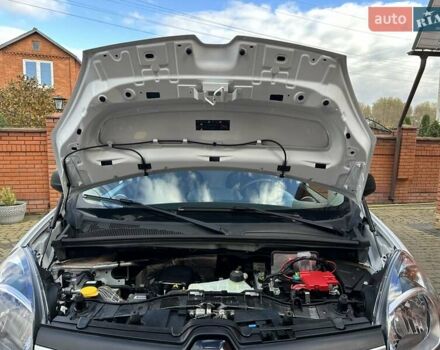 Білий Рено Кєнгу, об'ємом двигуна 0 л та пробігом 37 тис. км за 11700 $, фото 57 на Automoto.ua