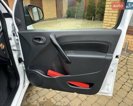 Білий Рено Кєнгу, об'ємом двигуна 0 л та пробігом 21 тис. км за 13400 $, фото 59 на Automoto.ua