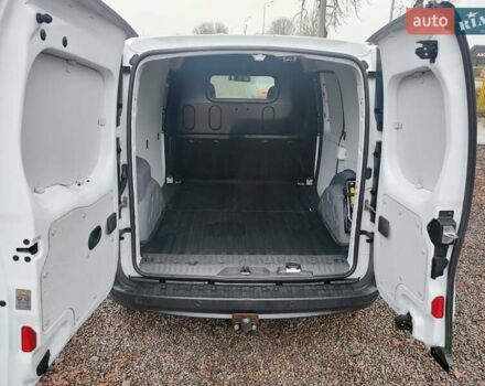 Белый Рено Кенгу, объемом двигателя 0 л и пробегом 80 тыс. км за 9900 $, фото 5 на Automoto.ua