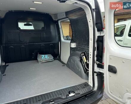 Білий Рено Кєнгу, об'ємом двигуна 0 л та пробігом 37 тис. км за 11700 $, фото 34 на Automoto.ua