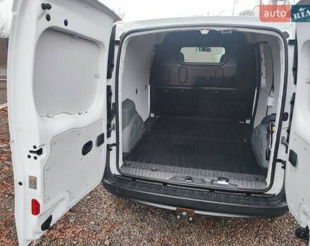 Белый Рено Кенгу, объемом двигателя 0 л и пробегом 80 тыс. км за 9900 $, фото 6 на Automoto.ua