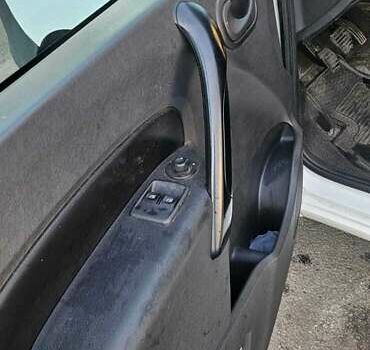 Білий Рено Кєнгу, об'ємом двигуна 1.46 л та пробігом 132 тис. км за 9500 $, фото 10 на Automoto.ua