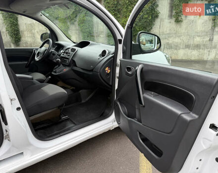 Білий Рено Кєнгу, об'ємом двигуна 1.5 л та пробігом 211 тис. км за 12999 $, фото 29 на Automoto.ua