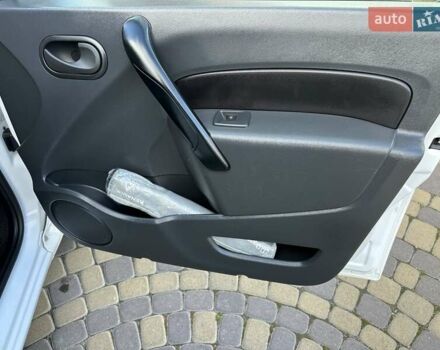 Білий Рено Кєнгу, об'ємом двигуна 0 л та пробігом 37 тис. км за 11700 $, фото 42 на Automoto.ua