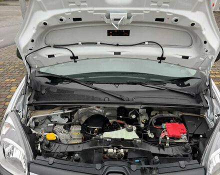 Белый Рено Кенгу, объемом двигателя 0 л и пробегом 26 тыс. км за 12700 $, фото 31 на Automoto.ua